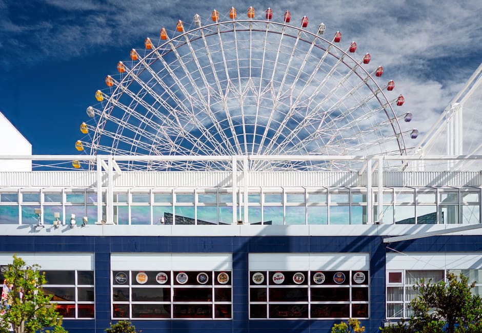 Tempozan Ferris Wheel rising above the Tempozan Marketplace building